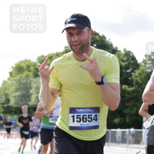 29.06.2025 - hella hamburg halbmarathon Jannik Wohlers http://msf.ph/oto/8220502 29.06.2025 09:50:48 Lombardsbrücke 1136, 1256, 1677, 1941, 1962, 2579, 3700, 4854, 4888, 4889, 5087, 5275, 5387, 6593, 6721, 6901, 7116, 7284, 7378, 7635, 7693, 7962, 8122, 8319, 8966, 9262, 9313, 9371, 9380, 9755, 9833, 9885, 10193, 10415, 10469, 11907, 11922, 12153, 12385, 12434, 12808, 12915, 13268, 13525, 14093, 14201, 14210, 14447, 14811, 14816, 15654, 15706, 15862, 15866, 15873, 16224, 16295, 16761, 17245, 17492, 17668, 17834, 18274, 18650, 18963 meine-sportfotos.de
