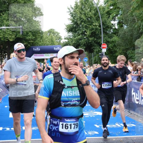 29.06.2025 - hella hamburg halbmarathon Zöllner http://msf.ph/oto/8220511 29.06.2025 10:52:14 Ziel 1482, 2397, 2595, 4837, 5032, 5087, 5093, 5378, 5482, 6897, 7732, 9082, 12135, 12580, 13726, 14248, 14300, 15275, 15829, 16003, 16320, 16591, 16666, 17033, 17130, 18475, 18801 meine-sportfotos.de