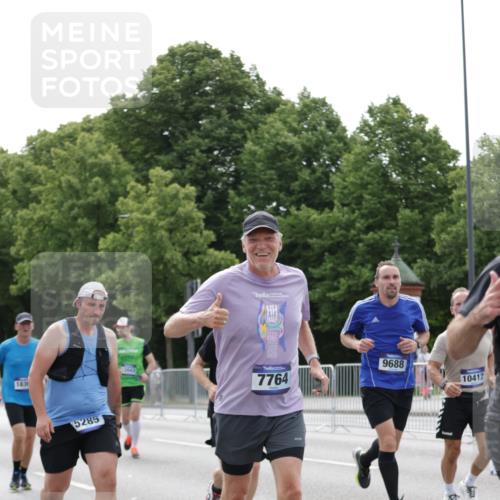 29.06.2025 - hella hamburg halbmarathon Jannik Wohlers http://msf.ph/oto/8220523 29.06.2025 10:27:18 Lombardsbrücke 2080, 3389, 4372, 5177, 5285, 6214, 7764, 7978, 8085, 9688, 10158, 10412, 10413, 12823, 13043, 14206, 15607, 16569, 16804, 16838, 17427, 17791, 18012, 18301, 18626, 18766 meine-sportfotos.de