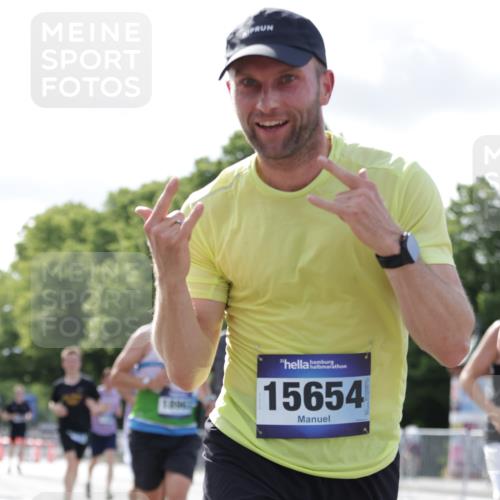 29.06.2025 - hella hamburg halbmarathon Jannik Wohlers http://msf.ph/oto/8220524 29.06.2025 09:50:48 Lombardsbrücke 1136, 1256, 1677, 1941, 1962, 2579, 3700, 4854, 4888, 4889, 5087, 5275, 5387, 6593, 6721, 6901, 7116, 7284, 7378, 7635, 7693, 7962, 8122, 8319, 8966, 9262, 9313, 9371, 9380, 9755, 9833, 9885, 10193, 10415, 10469, 11907, 11922, 12153, 12385, 12434, 12808, 12915, 13268, 13525, 14093, 14201, 14210, 14447, 14811, 14816, 15654, 15706, 15862, 15866, 15873, 16224, 16295, 16761, 17245, 17492, 17668, 17834, 18274, 18650, 18963 meine-sportfotos.de