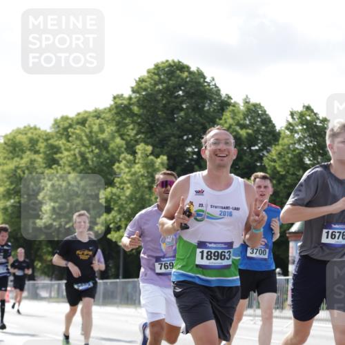 29.06.2025 - hella hamburg halbmarathon Jannik Wohlers http://msf.ph/oto/8220544 29.06.2025 09:50:49 Lombardsbrücke 1136, 1256, 1912, 1941, 1962, 2579, 3700, 4854, 4888, 4889, 5087, 5275, 5387, 6593, 6721, 6901, 7116, 7284, 7378, 7693, 7962, 8122, 8319, 8966, 9262, 9313, 9371, 9755, 9833, 9885, 10193, 10415, 10469, 11907, 11922, 12153, 12385, 12434, 12808, 12915, 13268, 13525, 14093, 14201, 14210, 14447, 14811, 14816, 15424, 15654, 15706, 15862, 16224, 16295, 16761, 17492, 17668, 17834, 18274, 18650, 18963 meine-sportfotos.de