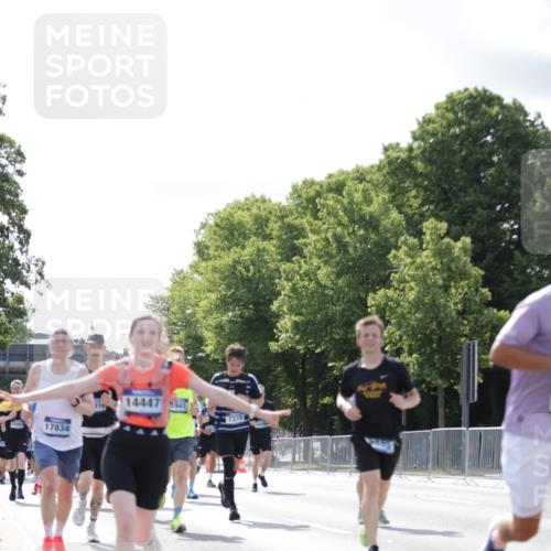 29.06.2025 - hella hamburg halbmarathon Jannik Wohlers http://msf.ph/oto/8220554 29.06.2025 09:50:49 Lombardsbrücke 1136, 1256, 1912, 1941, 1962, 2579, 3700, 4854, 4888, 4889, 5087, 5275, 5387, 6593, 6721, 6901, 7116, 7284, 7378, 7693, 7962, 8122, 8319, 8966, 9262, 9313, 9371, 9755, 9833, 9885, 10193, 10415, 10469, 11907, 11922, 12153, 12385, 12434, 12808, 12915, 13268, 13525, 14093, 14201, 14210, 14447, 14811, 14816, 15424, 15654, 15706, 15862, 16224, 16295, 16761, 17492, 17668, 17834, 18274, 18650, 18963 meine-sportfotos.de