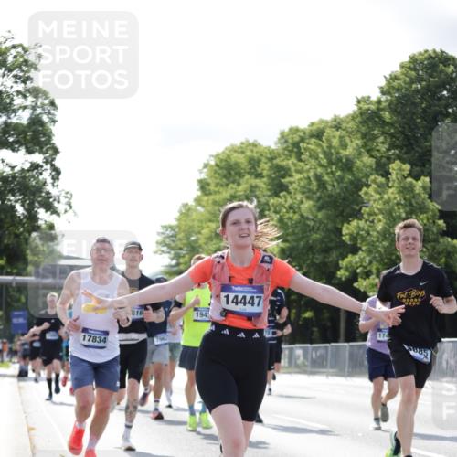 29.06.2025 - hella hamburg halbmarathon Jannik Wohlers http://msf.ph/oto/8220572 29.06.2025 09:50:50 Lombardsbrücke 1136, 1256, 1912, 1941, 1962, 2579, 3700, 4854, 4888, 4889, 5275, 5387, 6593, 6721, 6901, 7116, 7284, 7378, 7693, 7962, 8122, 8319, 8966, 9262, 9313, 9371, 9755, 9833, 9885, 10193, 10415, 10469, 11907, 11922, 12153, 12385, 12434, 12808, 12915, 13268, 13525, 14093, 14201, 14210, 14447, 14811, 14816, 15424, 15654, 15706, 15862, 16224, 16295, 16656, 16761, 17492, 17668, 17834, 18274, 18650, 18963 meine-sportfotos.de