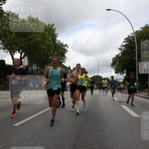 29.06.2025 - hella hamburg halbmarathon Yannick Fuchs http://msf.ph/oto/8220577 29.06.2025 10:46:02 20KM 2287, 2364, 2396, 2397, 2595, 2670, 2818, 4140, 4814, 5008, 5032, 5093, 5102, 5482, 6286, 6390, 6657, 7409, 7724, 7732, 8371, 8413, 8661, 8710, 9082, 9093, 10115, 11551, 11791, 12224, 12367, 12580, 13015, 13047, 13051, 13792, 14122, 14300, 14561, 15356, 15643, 15727, 15829, 15831, 16003, 16179, 16357, 16591, 17033, 17815, 17978, 17997, 18019, 18475, 18801, 18869, 18982 meine-sportfotos.de