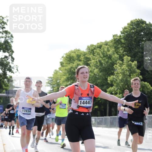 29.06.2025 - hella hamburg halbmarathon Jannik Wohlers http://msf.ph/oto/8220589 29.06.2025 09:50:50 Lombardsbrücke 1136, 1256, 1912, 1941, 1962, 2579, 3700, 4854, 4888, 4889, 5275, 5387, 6593, 6721, 6901, 7116, 7284, 7378, 7693, 7962, 8122, 8319, 8966, 9262, 9313, 9371, 9755, 9833, 9885, 10193, 10415, 10469, 11907, 11922, 12153, 12385, 12434, 12808, 12915, 13268, 13525, 14093, 14201, 14210, 14447, 14811, 14816, 15424, 15654, 15706, 15862, 16224, 16295, 16656, 16761, 17492, 17668, 17834, 18274, 18650, 18963 meine-sportfotos.de
