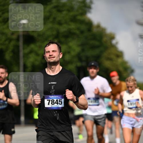 29.06.2025 - hella hamburg halbmarathon Dr. Thomas Lammeyer http://msf.ph/oto/8220602 29.06.2025 09:49:36 Kennedybrücke 2525, 3809, 3843, 3955, 4812, 5042, 6169, 6495, 7055, 7534, 7845, 7901, 8784, 8956, 9345, 10298, 10453, 10929, 11199, 11230 meine-sportfotos.de
