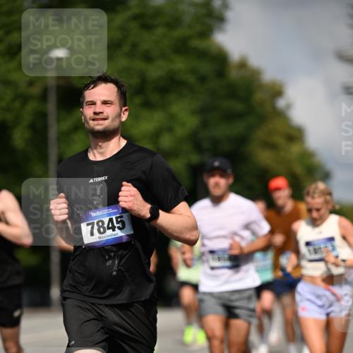 29.06.2025 - hella hamburg halbmarathon Dr. Thomas Lammeyer http://msf.ph/oto/8220608 29.06.2025 09:49:36 Kennedybrücke 2525, 3809, 3843, 3955, 4812, 5042, 6169, 6495, 7055, 7534, 7845, 7901, 8784, 8956, 9345, 10298, 10453, 10929, 11199, 11230 meine-sportfotos.de