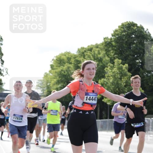 29.06.2025 - hella hamburg halbmarathon Jannik Wohlers http://msf.ph/oto/8220612 29.06.2025 09:50:50 Lombardsbrücke 1136, 1256, 1912, 1941, 1962, 2579, 3700, 4854, 4888, 4889, 5275, 5387, 6593, 6721, 6901, 7116, 7284, 7378, 7693, 7962, 8122, 8319, 8966, 9262, 9313, 9371, 9755, 9833, 9885, 10193, 10415, 10469, 11907, 11922, 12153, 12385, 12434, 12808, 12915, 13268, 13525, 14093, 14201, 14210, 14447, 14811, 14816, 15424, 15654, 15706, 15862, 16224, 16295, 16656, 16761, 17492, 17668, 17834, 18274, 18650, 18963 meine-sportfotos.de