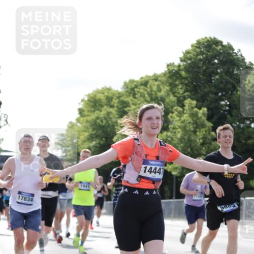 29.06.2025 - hella hamburg halbmarathon Jannik Wohlers http://msf.ph/oto/8220619 29.06.2025 09:50:50 Lombardsbrücke 1136, 1256, 1912, 1941, 1962, 2579, 3700, 4854, 4888, 4889, 5275, 5387, 6593, 6721, 6901, 7116, 7284, 7378, 7693, 7962, 8122, 8319, 8966, 9262, 9313, 9371, 9755, 9833, 9885, 10193, 10415, 10469, 11907, 11922, 12153, 12385, 12434, 12808, 12915, 13268, 13525, 14093, 14201, 14210, 14447, 14811, 14816, 15424, 15654, 15706, 15862, 16224, 16295, 16656, 16761, 17492, 17668, 17834, 18274, 18650, 18963 meine-sportfotos.de