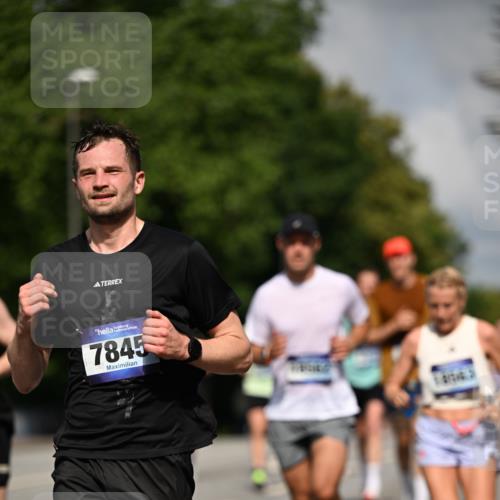 29.06.2025 - hella hamburg halbmarathon Dr. Thomas Lammeyer http://msf.ph/oto/8220621 29.06.2025 09:49:36 Kennedybrücke 2525, 3809, 3843, 3955, 4812, 5042, 6169, 6495, 7055, 7534, 7845, 7901, 8784, 8956, 9345, 10298, 10453, 10929, 11199, 11230 meine-sportfotos.de