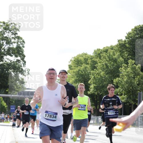 29.06.2025 - hella hamburg halbmarathon Jannik Wohlers http://msf.ph/oto/8220636 29.06.2025 09:50:51 Lombardsbrücke 1136, 1256, 1912, 1941, 1962, 2579, 3700, 4854, 4888, 4889, 5275, 5387, 6593, 6721, 6901, 7116, 7284, 7378, 7693, 7962, 8122, 8319, 8966, 9262, 9313, 9371, 9755, 9833, 9885, 10193, 10415, 10469, 11049, 11907, 11922, 12153, 12385, 12434, 12808, 12915, 13268, 13525, 14093, 14201, 14210, 14447, 14811, 14816, 15424, 15654, 15706, 15862, 16224, 16295, 16656, 16761, 17492, 17668, 17834, 18274, 18650, 18963 meine-sportfotos.de