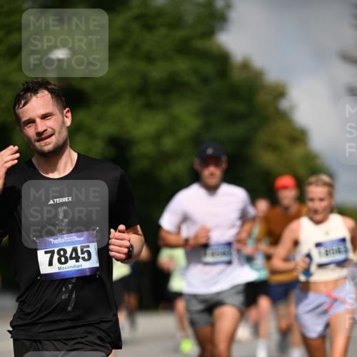 29.06.2025 - hella hamburg halbmarathon Dr. Thomas Lammeyer http://msf.ph/oto/8220638 29.06.2025 09:49:36 Kennedybrücke 2525, 3809, 3843, 3955, 4812, 5042, 6169, 6495, 7055, 7534, 7845, 7901, 8784, 8956, 9345, 10298, 10453, 10929, 11199, 11230 meine-sportfotos.de