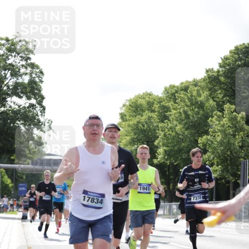 29.06.2025 - hella hamburg halbmarathon Jannik Wohlers http://msf.ph/oto/8220644 29.06.2025 09:50:51 Lombardsbrücke 1136, 1256, 1912, 1941, 1962, 2579, 3700, 4854, 4888, 4889, 5275, 5387, 6593, 6721, 6901, 7116, 7284, 7378, 7693, 7962, 8122, 8319, 8966, 9262, 9313, 9371, 9755, 9833, 9885, 10193, 10415, 10469, 11049, 11907, 11922, 12153, 12385, 12434, 12808, 12915, 13268, 13525, 14093, 14201, 14210, 14447, 14811, 14816, 15424, 15654, 15706, 15862, 16224, 16295, 16656, 16761, 17492, 17668, 17834, 18274, 18650, 18963 meine-sportfotos.de