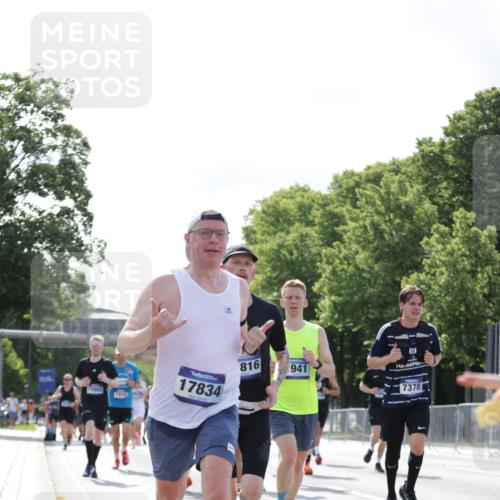 29.06.2025 - hella hamburg halbmarathon Jannik Wohlers http://msf.ph/oto/8220659 29.06.2025 09:50:51 Lombardsbrücke 1136, 1256, 1912, 1941, 1962, 2579, 3700, 4854, 4888, 4889, 5275, 5387, 6593, 6721, 6901, 7116, 7284, 7378, 7693, 7962, 8122, 8319, 8966, 9262, 9313, 9371, 9755, 9833, 9885, 10193, 10415, 10469, 11049, 11907, 11922, 12153, 12385, 12434, 12808, 12915, 13268, 13525, 14093, 14201, 14210, 14447, 14811, 14816, 15424, 15654, 15706, 15862, 16224, 16295, 16656, 16761, 17492, 17668, 17834, 18274, 18650, 18963 meine-sportfotos.de