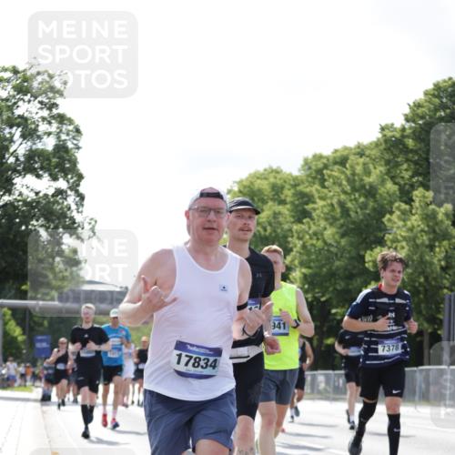 29.06.2025 - hella hamburg halbmarathon Jannik Wohlers http://msf.ph/oto/8220677 29.06.2025 09:50:51 Lombardsbrücke 1136, 1256, 1912, 1941, 1962, 2579, 3700, 4854, 4888, 4889, 5275, 5387, 6593, 6721, 6901, 7116, 7284, 7378, 7693, 7962, 8122, 8319, 8966, 9262, 9313, 9371, 9755, 9833, 9885, 10193, 10415, 10469, 11049, 11907, 11922, 12153, 12385, 12434, 12808, 12915, 13268, 13525, 14093, 14201, 14210, 14447, 14811, 14816, 15424, 15654, 15706, 15862, 16224, 16295, 16656, 16761, 17492, 17668, 17834, 18274, 18650, 18963 meine-sportfotos.de