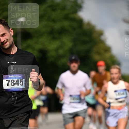 29.06.2025 - hella hamburg halbmarathon Dr. Thomas Lammeyer http://msf.ph/oto/8220697 29.06.2025 09:49:36 Kennedybrücke 2525, 3809, 3843, 3955, 4812, 5042, 6169, 6495, 7055, 7534, 7845, 7901, 8784, 8956, 9345, 10298, 10453, 10929, 11199, 11230 meine-sportfotos.de