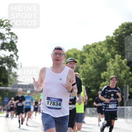 29.06.2025 - hella hamburg halbmarathon Jannik Wohlers http://msf.ph/oto/8220709 29.06.2025 09:50:51 Lombardsbrücke 1136, 1256, 1912, 1941, 1962, 2579, 3700, 4854, 4888, 4889, 5275, 5387, 6593, 6721, 6901, 7116, 7284, 7378, 7693, 7962, 8122, 8319, 8966, 9262, 9313, 9371, 9755, 9833, 9885, 10193, 10415, 10469, 11049, 11907, 11922, 12153, 12385, 12434, 12808, 12915, 13268, 13525, 14093, 14201, 14210, 14447, 14811, 14816, 15424, 15654, 15706, 15862, 16224, 16295, 16656, 16761, 17492, 17668, 17834, 18274, 18650, 18963 meine-sportfotos.de