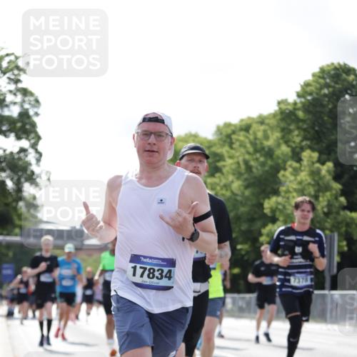 29.06.2025 - hella hamburg halbmarathon Jannik Wohlers http://msf.ph/oto/8220734 29.06.2025 09:50:52 Lombardsbrücke 1136, 1256, 1912, 1941, 2579, 3700, 4854, 4888, 4889, 5275, 5387, 6593, 6721, 6901, 7284, 7378, 7693, 7962, 8122, 8319, 9262, 9313, 9371, 9755, 9833, 9885, 10193, 10415, 10469, 11049, 11907, 11922, 12153, 12385, 12434, 12808, 12915, 13268, 13525, 14093, 14201, 14210, 14447, 14811, 14816, 15424, 15654, 15706, 15862, 16224, 16295, 16656, 16761, 17492, 17668, 17834, 18274, 18650, 18963 meine-sportfotos.de