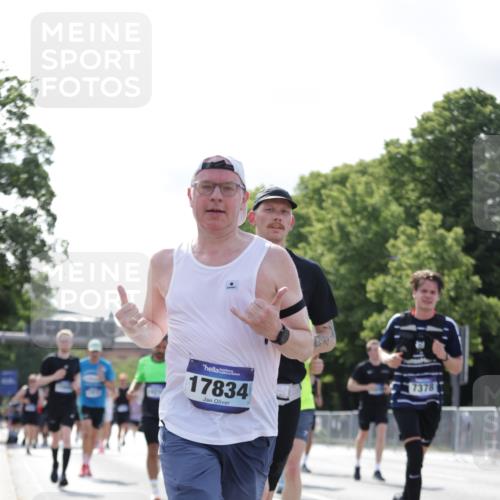 29.06.2025 - hella hamburg halbmarathon Jannik Wohlers http://msf.ph/oto/8220749 29.06.2025 09:50:52 Lombardsbrücke 1136, 1256, 1912, 1941, 2579, 3700, 4854, 4888, 4889, 5275, 5387, 6593, 6721, 6901, 7284, 7378, 7693, 7962, 8122, 8319, 9262, 9313, 9371, 9755, 9833, 9885, 10193, 10415, 10469, 11049, 11907, 11922, 12153, 12385, 12434, 12808, 12915, 13268, 13525, 14093, 14201, 14210, 14447, 14811, 14816, 15424, 15654, 15706, 15862, 16224, 16295, 16656, 16761, 17492, 17668, 17834, 18274, 18650, 18963 meine-sportfotos.de