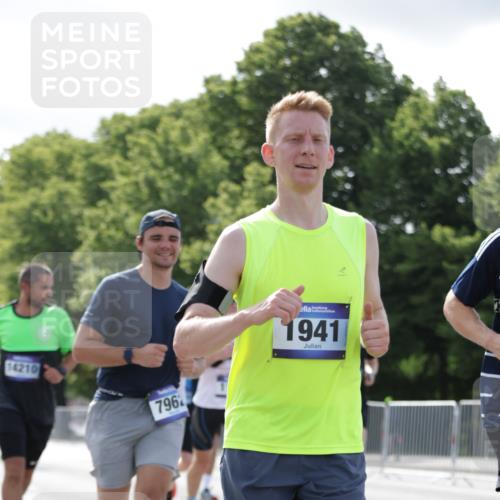 29.06.2025 - hella hamburg halbmarathon Jannik Wohlers http://msf.ph/oto/8220792 29.06.2025 09:50:53 Lombardsbrücke 1136, 1256, 1912, 1941, 2579, 3523, 3700, 4854, 4888, 4889, 5275, 5387, 6593, 6721, 6901, 7378, 7693, 7962, 8122, 8319, 9262, 9313, 9371, 9755, 9833, 9885, 10193, 10415, 11049, 11907, 11922, 12153, 12385, 12434, 12808, 12915, 13525, 14093, 14201, 14210, 14447, 14811, 14816, 15424, 15654, 15706, 15857, 15862, 16224, 16295, 16656, 16761, 17492, 17668, 17834, 18274, 18650, 18868, 18963, 18970 meine-sportfotos.de