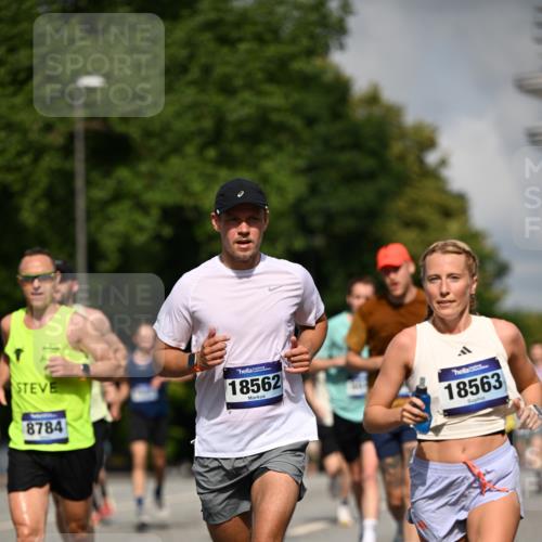 29.06.2025 - hella hamburg halbmarathon Dr. Thomas Lammeyer http://msf.ph/oto/8220819 29.06.2025 09:49:37 Kennedybrücke 2525, 3809, 3843, 3955, 4812, 5042, 6169, 6495, 7534, 7845, 7901, 8784, 8956, 10298, 10453, 10929, 11199, 11230 meine-sportfotos.de