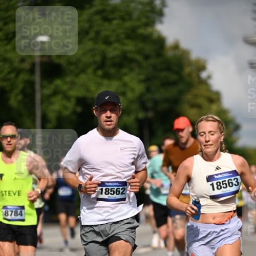 29.06.2025 - hella hamburg halbmarathon Dr. Thomas Lammeyer http://msf.ph/oto/8220863 29.06.2025 09:49:37 Kennedybrücke 2525, 3809, 3843, 3955, 4812, 5042, 6169, 6495, 7534, 7845, 7901, 8784, 8956, 10298, 10453, 10929, 11199, 11230 meine-sportfotos.de