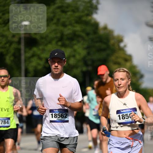 29.06.2025 - hella hamburg halbmarathon Dr. Thomas Lammeyer http://msf.ph/oto/8220919 29.06.2025 09:49:37 Kennedybrücke 2525, 3809, 3843, 3955, 4812, 5042, 6169, 6495, 7534, 7845, 7901, 8784, 8956, 10298, 10453, 10929, 11199, 11230 meine-sportfotos.de