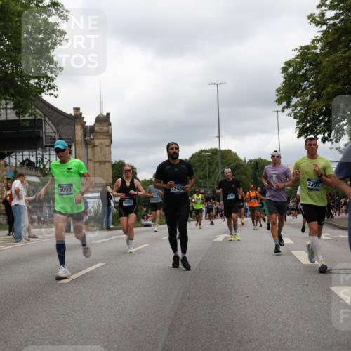 29.06.2025 - hella hamburg halbmarathon Yannick Fuchs http://msf.ph/oto/8220961 29.06.2025 10:46:04 20KM 2287, 2364, 2396, 2397, 2595, 2670, 2818, 4140, 4814, 5008, 5032, 5093, 5102, 5482, 6286, 6390, 6657, 7409, 7724, 7732, 8371, 8661, 8710, 9082, 9093, 9876, 10115, 11551, 11791, 12367, 12580, 13015, 13047, 13051, 13792, 14122, 14300, 14561, 15356, 15727, 15829, 15831, 16003, 16179, 16357, 16591, 17033, 17815, 17997, 18475, 18801, 18869, 18982 meine-sportfotos.de
