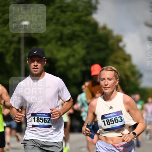 29.06.2025 - hella hamburg halbmarathon Dr. Thomas Lammeyer http://msf.ph/oto/8221024 29.06.2025 09:49:37 Kennedybrücke 2525, 3809, 3843, 3955, 4812, 5042, 6169, 6495, 7534, 7845, 7901, 8784, 8956, 10298, 10453, 10929, 11199, 11230 meine-sportfotos.de