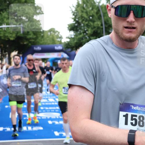 29.06.2025 - hella hamburg halbmarathon Zöllner http://msf.ph/oto/8221031 29.06.2025 10:52:17 Ziel 2397, 4419, 4837, 5032, 5087, 5482, 6164, 6897, 7896, 9074, 9082, 12135, 13726, 14248, 14300, 15275, 15446, 16003, 16320, 16591, 17033, 17130, 18475 meine-sportfotos.de