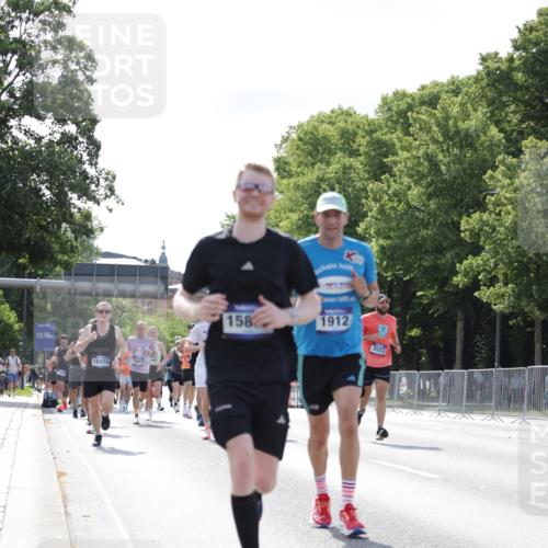 29.06.2025 - hella hamburg halbmarathon Jannik Wohlers http://msf.ph/oto/8221082 29.06.2025 09:50:55 Lombardsbrücke 1136, 1912, 1941, 2972, 3523, 3700, 4854, 4888, 4889, 4999, 5275, 6593, 6721, 6901, 7378, 7693, 7962, 8319, 9262, 9313, 9371, 9755, 9885, 11049, 11907, 11959, 12153, 12385, 12808, 12915, 13525, 14093, 14201, 14210, 14447, 14811, 14816, 15424, 15654, 15706, 15857, 15862, 16224, 16656, 16761, 17492, 17668, 17724, 17834, 18013, 18274, 18650, 18868, 18963, 18970 meine-sportfotos.de