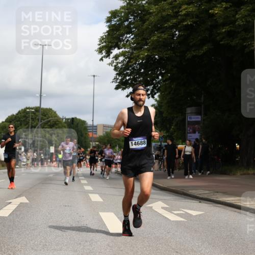 29.06.2025 - hella hamburg halbmarathon Yannick Fuchs http://msf.ph/oto/8221093 29.06.2025 10:33:02 20KM 1042, 1615, 1688, 1710, 2262, 2296, 2745, 2849, 3014, 3431, 3530, 4148, 5091, 5248, 6095, 6684, 7110, 7229, 8002, 8091, 11049, 11379, 12915, 13755, 14688, 14992, 15372, 16075, 17154, 17623, 17722, 18529, 18584, 18761 meine-sportfotos.de