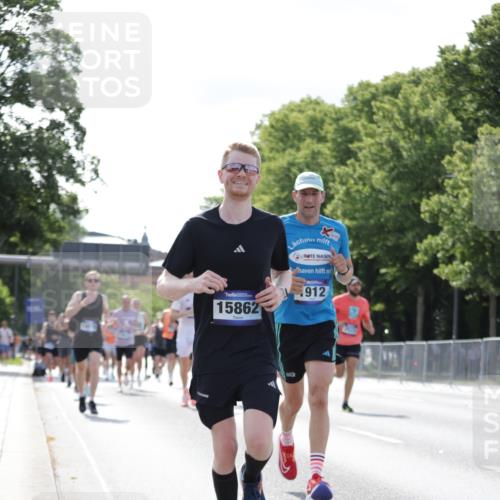 29.06.2025 - hella hamburg halbmarathon Jannik Wohlers http://msf.ph/oto/8221110 29.06.2025 09:50:55 Lombardsbrücke 1136, 1912, 1941, 2972, 3523, 3700, 4854, 4888, 4889, 4999, 5275, 6593, 6721, 6901, 7378, 7693, 7962, 8319, 9262, 9313, 9371, 9755, 9885, 11049, 11907, 11959, 12153, 12385, 12808, 12915, 13525, 14093, 14201, 14210, 14447, 14811, 14816, 15424, 15654, 15706, 15857, 15862, 16224, 16656, 16761, 17492, 17668, 17724, 17834, 18013, 18274, 18650, 18868, 18963, 18970 meine-sportfotos.de