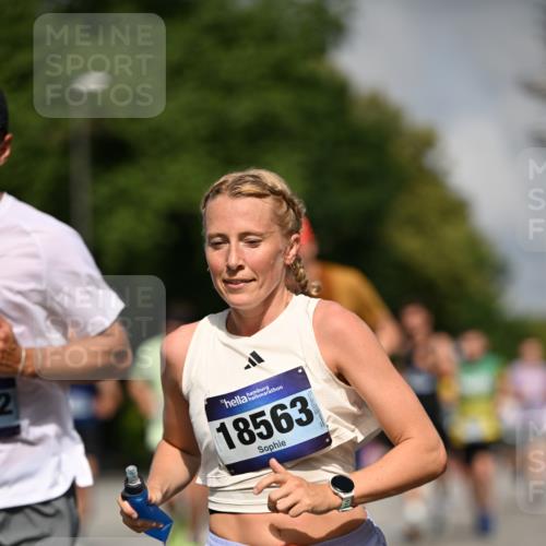 29.06.2025 - hella hamburg halbmarathon Dr. Thomas Lammeyer http://msf.ph/oto/8221139 29.06.2025 09:49:38 Kennedybrücke 2525, 3809, 3843, 3955, 4812, 5042, 6169, 6495, 7534, 7845, 7901, 8784, 8956, 10298, 10453, 10929, 11199, 11230 meine-sportfotos.de