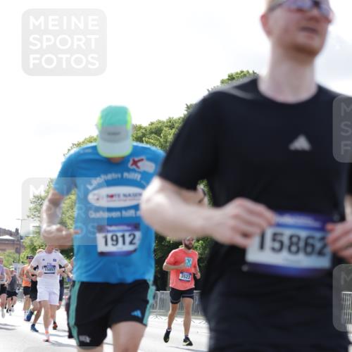 29.06.2025 - hella hamburg halbmarathon Jannik Wohlers http://msf.ph/oto/8221193 29.06.2025 09:50:56 Lombardsbrücke 1136, 1912, 1920, 1941, 2972, 3523, 3700, 4759, 4854, 4888, 4889, 4999, 5275, 6593, 6721, 6901, 7378, 7693, 7962, 8319, 9262, 9313, 9371, 9755, 9885, 11049, 11907, 11959, 12153, 12385, 12808, 12915, 13525, 14093, 14201, 14210, 14447, 14816, 15383, 15424, 15654, 15706, 15857, 15862, 16224, 16656, 16761, 17492, 17668, 17724, 17834, 18013, 18274, 18868, 18963, 18970 meine-sportfotos.de