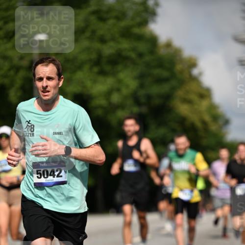 29.06.2025 - hella hamburg halbmarathon Dr. Thomas Lammeyer http://msf.ph/oto/8221256 29.06.2025 09:49:40 Kennedybrücke 2525, 3809, 3843, 3955, 4477, 4812, 5042, 6169, 6495, 7534, 7845, 7901, 8784, 8956, 10298, 10453, 10865, 10929, 11199, 11230 meine-sportfotos.de