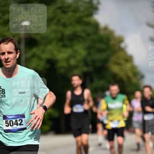 29.06.2025 - hella hamburg halbmarathon Dr. Thomas Lammeyer http://msf.ph/oto/8221290 29.06.2025 09:49:40 Kennedybrücke 2525, 3809, 3843, 3955, 4477, 4812, 5042, 6169, 6495, 7534, 7845, 7901, 8784, 8956, 10298, 10453, 10865, 10929, 11199, 11230 meine-sportfotos.de