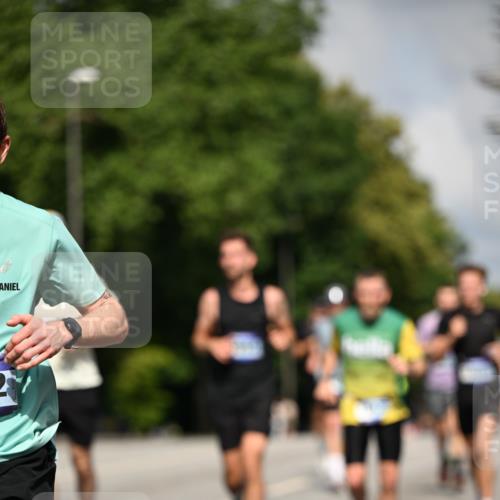 29.06.2025 - hella hamburg halbmarathon Dr. Thomas Lammeyer http://msf.ph/oto/8221310 29.06.2025 09:49:41 Kennedybrücke 1344, 2525, 3809, 3843, 3955, 4477, 4812, 5042, 6169, 6495, 7534, 7628, 7845, 7901, 8784, 8956, 10298, 10453, 10865, 10929, 11199, 11230 meine-sportfotos.de