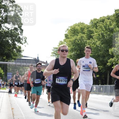 29.06.2025 - hella hamburg halbmarathon Jannik Wohlers http://msf.ph/oto/8221335 29.06.2025 09:50:58 Lombardsbrücke 1136, 1912, 1920, 1941, 2972, 3523, 3700, 4759, 4854, 4999, 6593, 6721, 6901, 7378, 7693, 7962, 8319, 9262, 9313, 9371, 9755, 9885, 11049, 11907, 11959, 12153, 12385, 13525, 14093, 14201, 14210, 14447, 14816, 15383, 15424, 15654, 15706, 15857, 15862, 16656, 16761, 17492, 17668, 17724, 17834, 18013, 18274, 18868, 18963, 18970 meine-sportfotos.de