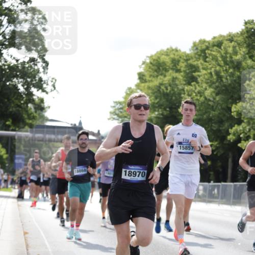 29.06.2025 - hella hamburg halbmarathon Jannik Wohlers http://msf.ph/oto/8221353 29.06.2025 09:50:59 Lombardsbrücke 1136, 1912, 1920, 1941, 2972, 3523, 3700, 4297, 4759, 4854, 4999, 5375, 6593, 6721, 6901, 7378, 7693, 7962, 9262, 9313, 9371, 9755, 9885, 11049, 11907, 11959, 12153, 12385, 13525, 14093, 14201, 14210, 14447, 14722, 14816, 15383, 15424, 15654, 15706, 15857, 15862, 16656, 16660, 16761, 17492, 17724, 17834, 18013, 18868, 18963, 18970 meine-sportfotos.de