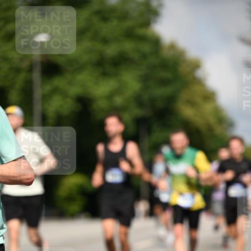 29.06.2025 - hella hamburg halbmarathon Dr. Thomas Lammeyer http://msf.ph/oto/8221361 29.06.2025 09:49:41 Kennedybrücke 1344, 2525, 3809, 3843, 3955, 4477, 4812, 5042, 6169, 6495, 7534, 7628, 7845, 7901, 8784, 8956, 10298, 10453, 10865, 10929, 11199, 11230 meine-sportfotos.de