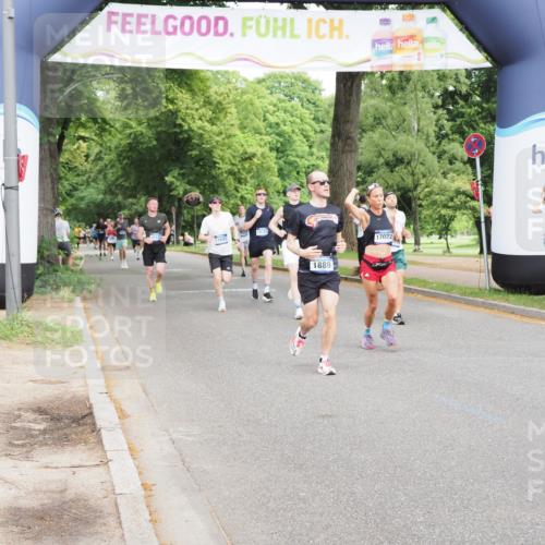 29.06.2025 - hella hamburg halbmarathon MichiJ http://msf.ph/oto/8221382 29.06.2025 10:24:24 Zwischen KM18-KM19 1562, 1889, 4944, 5554, 6032, 12751, 14841, 17306, 18220 meine-sportfotos.de