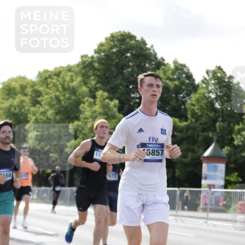 29.06.2025 - hella hamburg halbmarathon Jannik Wohlers http://msf.ph/oto/8221415 29.06.2025 09:51:00 Lombardsbrücke 1136, 1570, 1912, 1920, 1941, 2972, 3523, 3700, 4297, 4759, 4854, 4999, 5375, 5410, 6721, 6901, 7363, 7378, 7693, 7962, 9262, 9313, 9364, 9885, 11049, 11907, 11959, 12385, 14093, 14201, 14210, 14447, 14722, 14816, 15383, 15424, 15654, 15706, 15857, 15862, 16656, 16660, 16761, 17492, 17724, 17834, 18013, 18868, 18963, 18970 meine-sportfotos.de