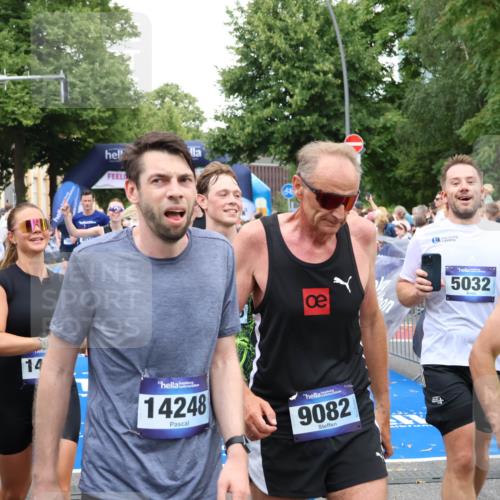 29.06.2025 - hella hamburg halbmarathon Zöllner http://msf.ph/oto/8221448 29.06.2025 10:52:20 Ziel 4140, 4419, 4587, 4837, 5032, 5087, 5482, 6164, 7896, 9074, 12135, 13707, 14300, 15275, 15446, 16003, 16591, 17130, 17773, 18475 meine-sportfotos.de