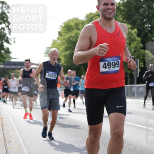 29.06.2025 - hella hamburg halbmarathon Jannik Wohlers http://msf.ph/oto/8221471 29.06.2025 09:51:03 Lombardsbrücke 1136, 1520, 1570, 1912, 1920, 1941, 2880, 2972, 3523, 3700, 4297, 4634, 4759, 4843, 4999, 5375, 5410, 6721, 7105, 7363, 7378, 7693, 7962, 8871, 9313, 9364, 9885, 11049, 11417, 11959, 12385, 13196, 14201, 14210, 14447, 14722, 14816, 15383, 15424, 15857, 15862, 16281, 16656, 16660, 16761, 17492, 17724, 17834, 18013, 18868, 18970 meine-sportfotos.de