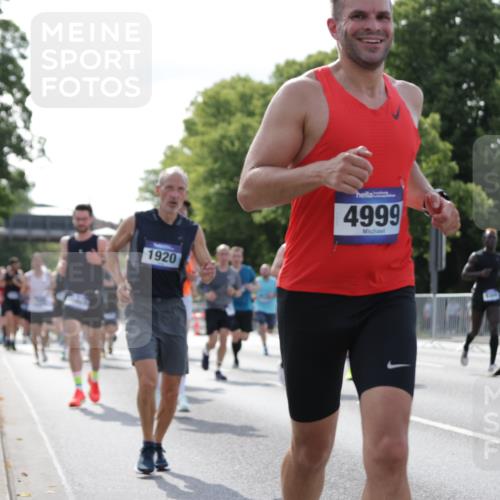 29.06.2025 - hella hamburg halbmarathon Jannik Wohlers http://msf.ph/oto/8221488 29.06.2025 09:51:03 Lombardsbrücke 1136, 1520, 1570, 1912, 1920, 1941, 2880, 2972, 3523, 3700, 4297, 4634, 4759, 4843, 4999, 5375, 5410, 6721, 7105, 7363, 7378, 7693, 7962, 8871, 9313, 9364, 9885, 11049, 11417, 11959, 12385, 13196, 14201, 14210, 14447, 14722, 14816, 15383, 15424, 15857, 15862, 16281, 16656, 16660, 16761, 17492, 17724, 17834, 18013, 18868, 18970 meine-sportfotos.de