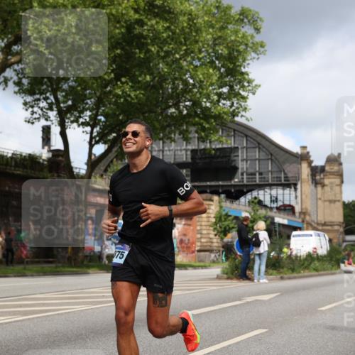 29.06.2025 - hella hamburg halbmarathon Yannick Fuchs http://msf.ph/oto/8221505 29.06.2025 10:33:07 20KM 1042, 1615, 1688, 1710, 2262, 2296, 2719, 2745, 2849, 3014, 3431, 3530, 4148, 5091, 5248, 6095, 6684, 7110, 8091, 10218, 11049, 11281, 11379, 12137, 12915, 13755, 14688, 14992, 15372, 16075, 16280, 17154, 17623, 17722, 18761 meine-sportfotos.de