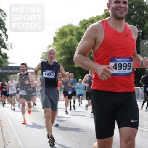 29.06.2025 - hella hamburg halbmarathon Jannik Wohlers http://msf.ph/oto/8221533 29.06.2025 09:51:03 Lombardsbrücke 1136, 1520, 1570, 1912, 1920, 1941, 2880, 2972, 3523, 3700, 4297, 4634, 4759, 4843, 4999, 5375, 5410, 6721, 7105, 7363, 7378, 7693, 7962, 8871, 9313, 9364, 9885, 11049, 11417, 11959, 12385, 13196, 14201, 14210, 14447, 14722, 14816, 15383, 15424, 15857, 15862, 16281, 16656, 16660, 16761, 17492, 17724, 17834, 18013, 18868, 18970 meine-sportfotos.de
