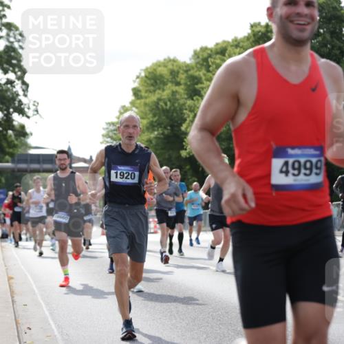 29.06.2025 - hella hamburg halbmarathon Jannik Wohlers http://msf.ph/oto/8221545 29.06.2025 09:51:03 Lombardsbrücke 1136, 1520, 1570, 1912, 1920, 1941, 2880, 2972, 3523, 3700, 4297, 4634, 4759, 4843, 4999, 5375, 5410, 6721, 7105, 7363, 7378, 7693, 7962, 8871, 9313, 9364, 9885, 11049, 11417, 11959, 12385, 13196, 14201, 14210, 14447, 14722, 14816, 15383, 15424, 15857, 15862, 16281, 16656, 16660, 16761, 17492, 17724, 17834, 18013, 18868, 18970 meine-sportfotos.de