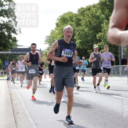 29.06.2025 - hella hamburg halbmarathon Jannik Wohlers http://msf.ph/oto/8221588 29.06.2025 09:51:03 Lombardsbrücke 1136, 1520, 1570, 1912, 1920, 1941, 2880, 2972, 3523, 3700, 4297, 4634, 4759, 4843, 4999, 5375, 5410, 6721, 7105, 7363, 7378, 7693, 7962, 8871, 9313, 9364, 9885, 11049, 11417, 11959, 12385, 13196, 14201, 14210, 14447, 14722, 14816, 15383, 15424, 15857, 15862, 16281, 16656, 16660, 16761, 17492, 17724, 17834, 18013, 18868, 18970 meine-sportfotos.de